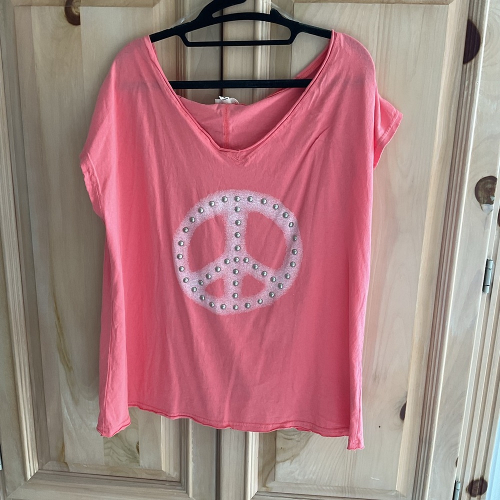 POL Women's Coral Pink V-Neck Tee with Studded Peace Sign NWOT Oversized SzS $35